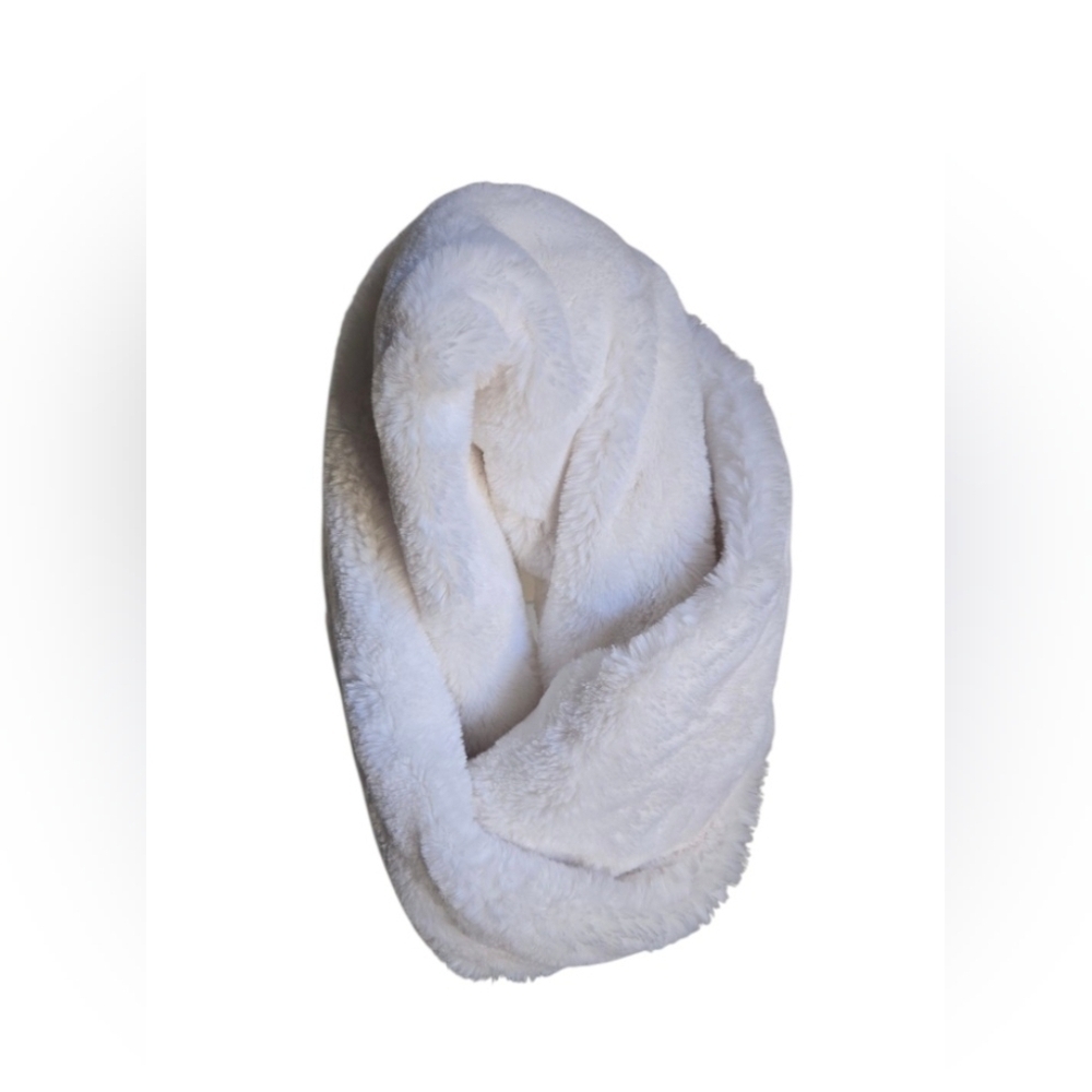Banana Republic Cream Faux Fur Snood In EUC